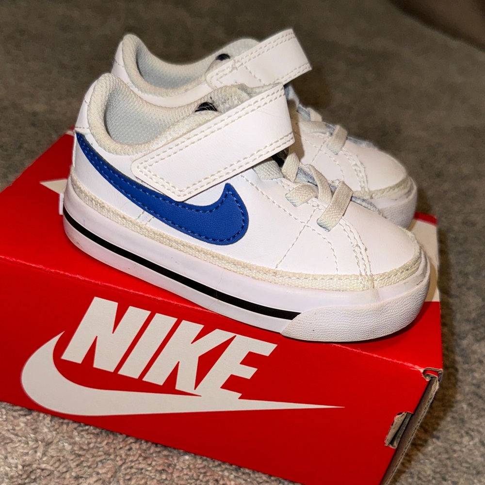 Nike Court Legacy
